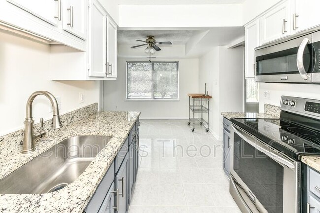 Building Photo - 10204 Bushman Dr