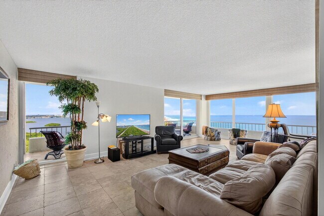Building Photo - 5550 N Ocean Dr