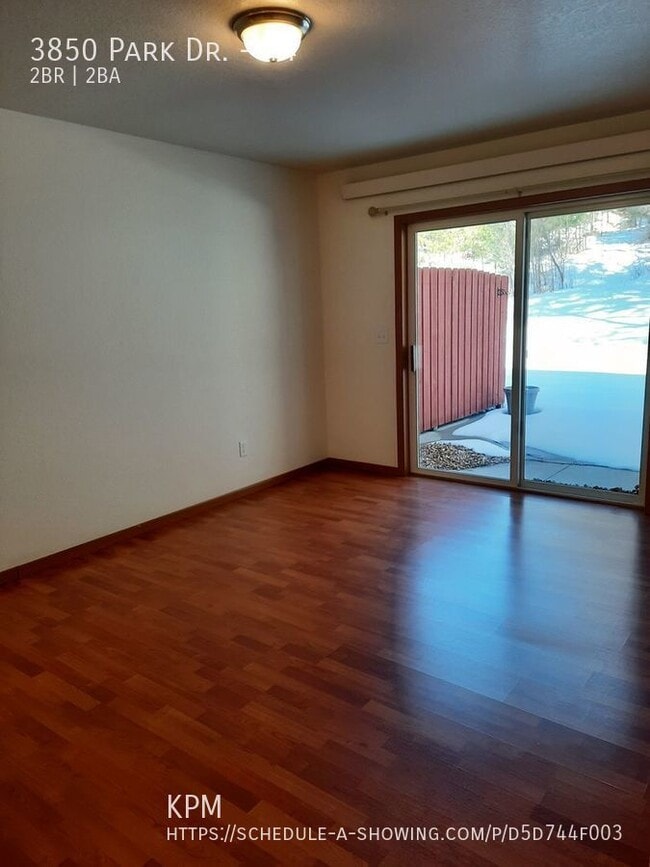 Building Photo - 3850 Park Dr
