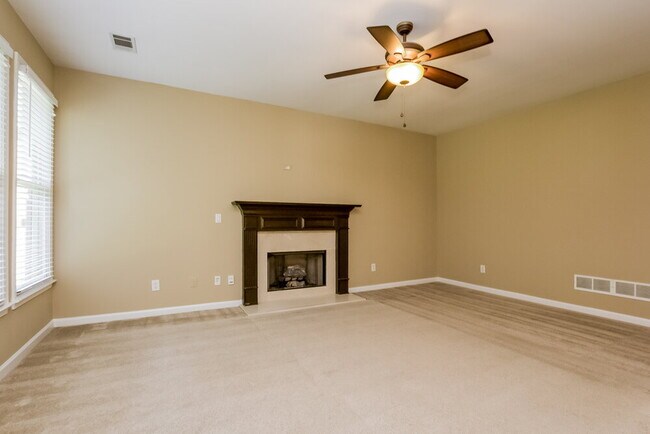Building Photo - 3046 Woodbridge Ln