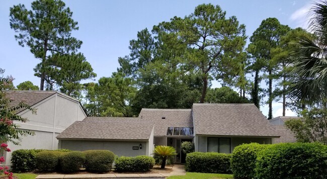 Building Photo - Hilton Head Plantation
