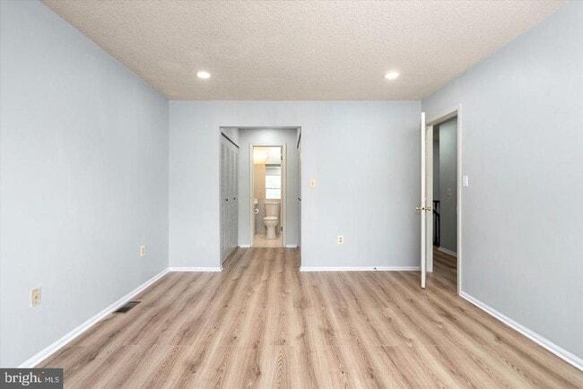 Building Photo - 110 Versailles Ct