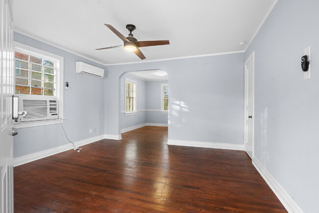 Building Photo - Fantastic 2 Bed, 1 Bath.  Walk to MTSU! Ut...