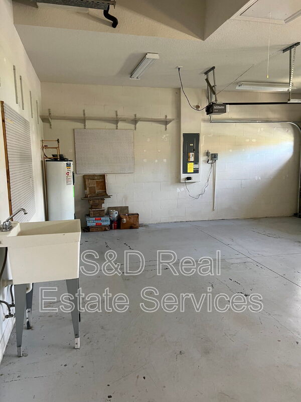 Building Photo - 2492 Tahoe Dr