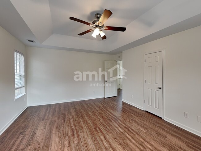 Building Photo - 2026 Oakbluff Way SW