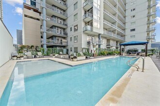 Building Photo - 603 Davis St