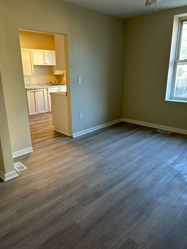 Building Photo - 1265 Reservoir Ave