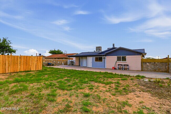 Building Photo - 2624 Lake Victoria Dr