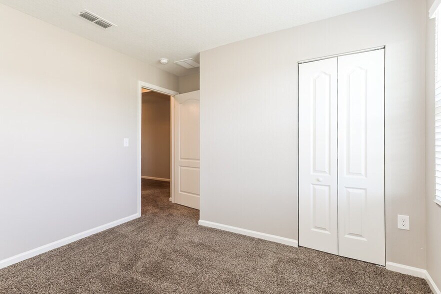 Building Photo - 2227 Pebble Point Dr