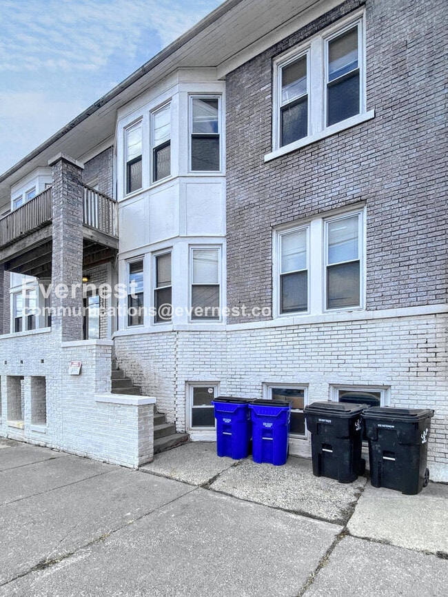 Building Photo - 9429 Brush St
