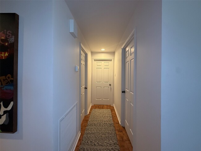 Building Photo - 15 Greenway Plz