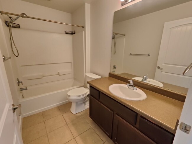 Building Photo - Charming 3-Bed, 2-Bath Condo - Two Weeks F...
