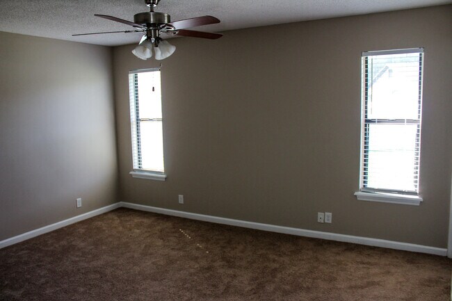 Primary Bdrm - 501 Westgate Cir