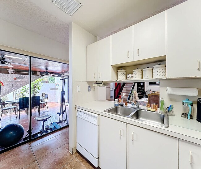 Building Photo - 693 NW 102 Pl