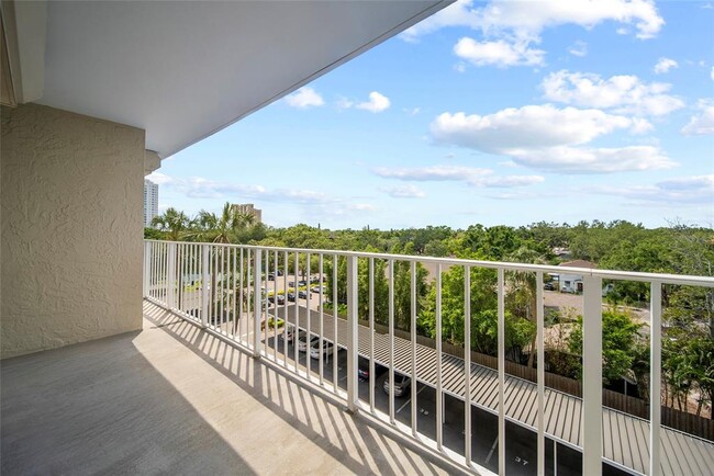 Building Photo - 2611 Bayshore Blvd