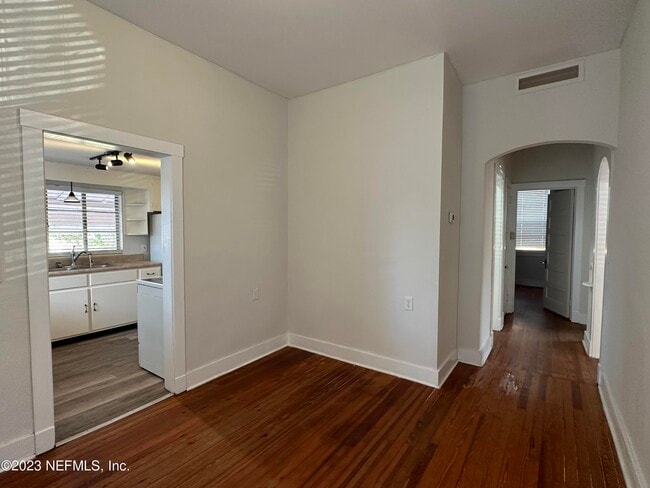 Building Photo - 1824 Perry Pl