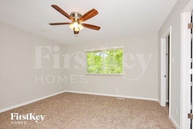 Building Photo - 134 Holly Green Dr