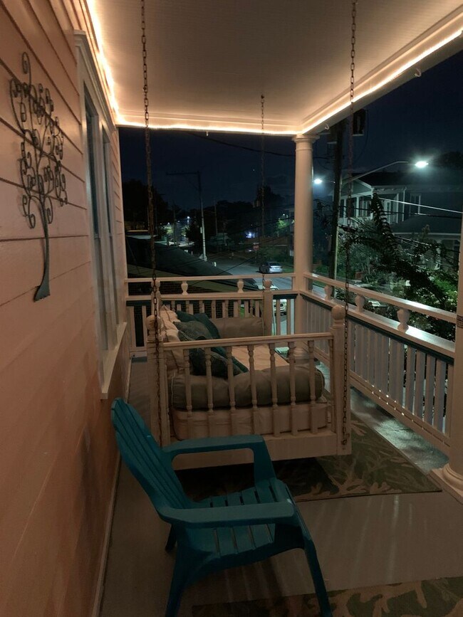 Building Photo - Stunning 3 bedroom/2bath Victorian home