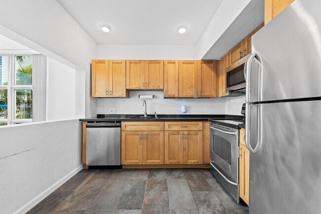 Building Photo - Southeast 15th Street, Fort Lauderdale, FL 33316 - 2 BR 2 BA single-family home