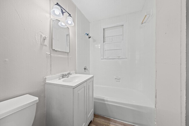 Building Photo - 410 Carbon Cove