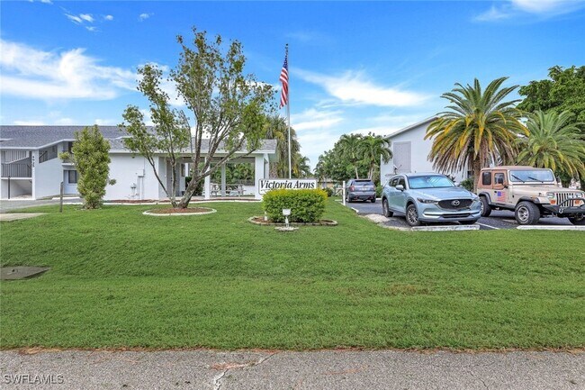 Building Photo - 815 Victoria Dr