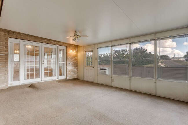 Building Photo - Charming 3-bedroom, 2 bath home in desirab...