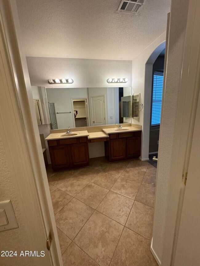 Building Photo - 7206 N 88th Ln