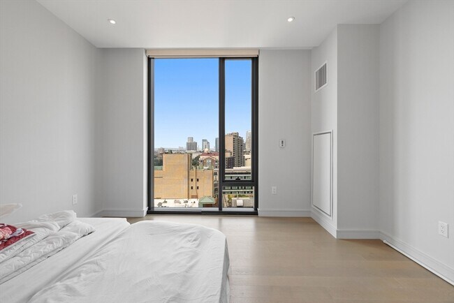 Building Photo - 55 Lagrange St