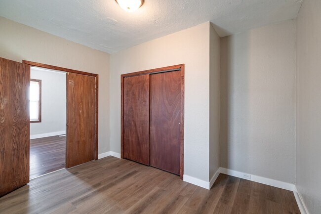 Building Photo - ds1233