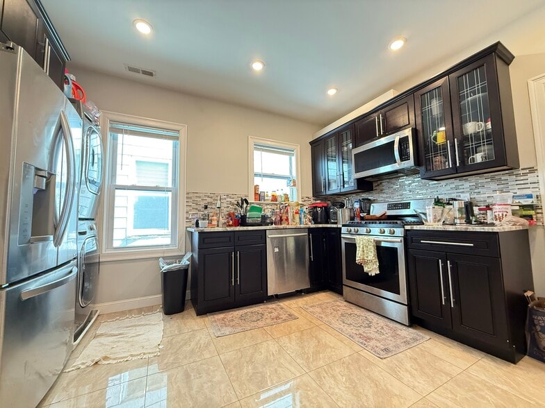 Building Photo - 73 Newbury St