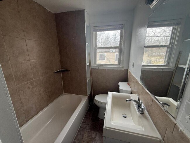 Building Photo - 1248 Ingleside Ave