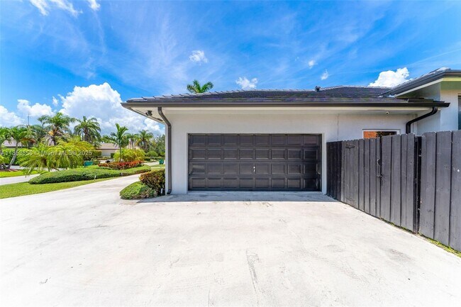 Building Photo - 8317 SW 84th Terrace