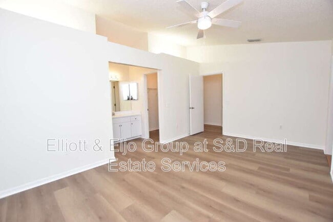 Building Photo - 2220 Maple Hill Ct