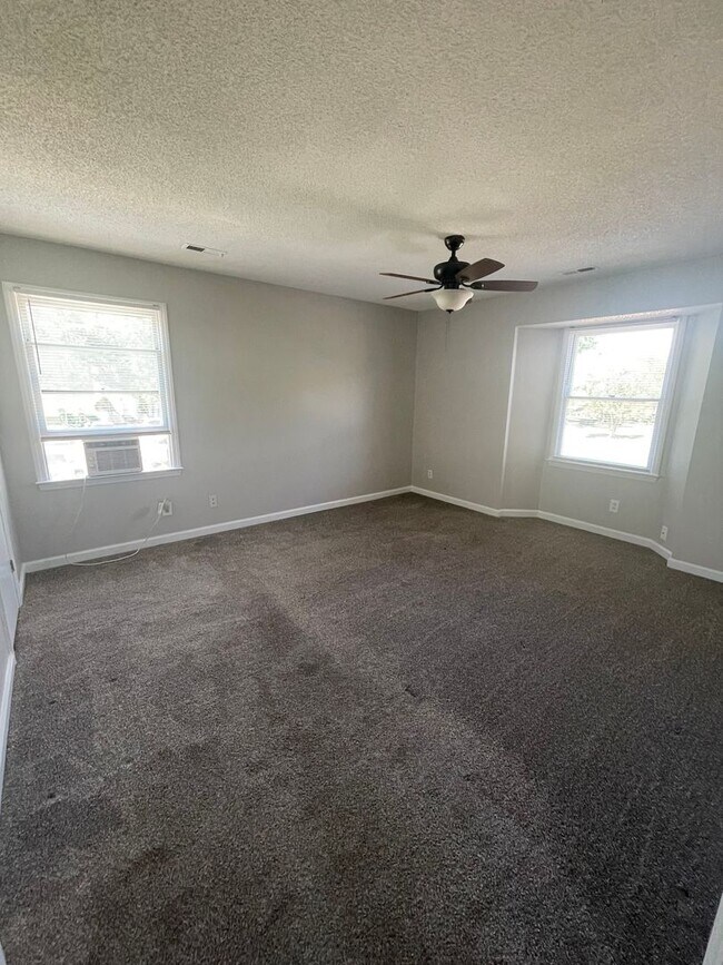 Building Photo - Must see this adorable 2 Bedroom, 2 bath condo on the 2nd floor in the RoseCroft community