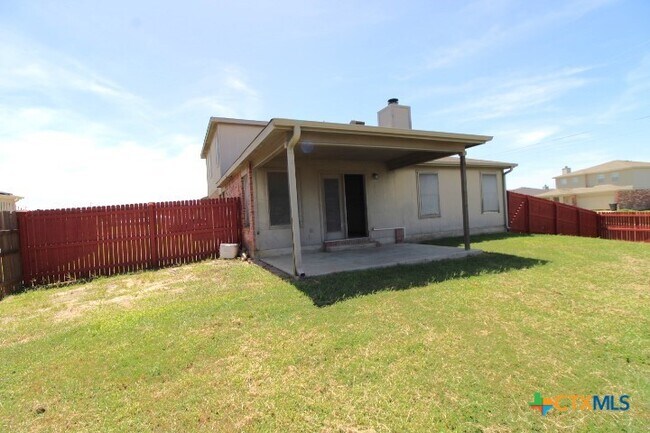 Building Photo - 2301 Eppinette Dr