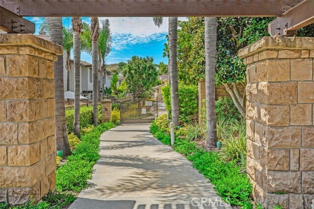 Building Photo - 1 Calle Viveza