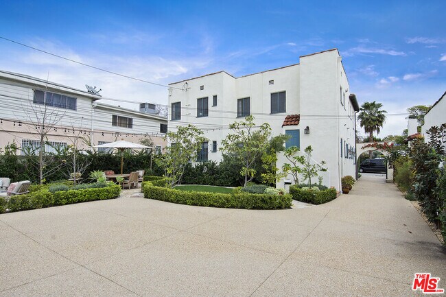 Building Photo - 607 N Kilkea Dr