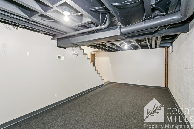 Building Photo - 4 Bedroom w/ a Basement!