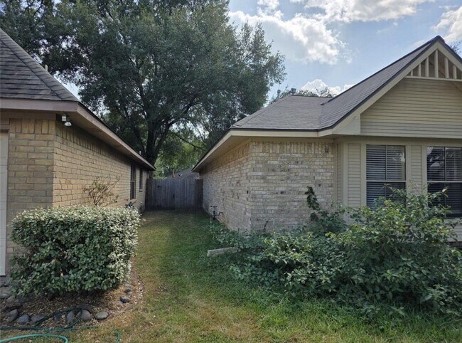 Building Photo - 14319 Whitecross Dr