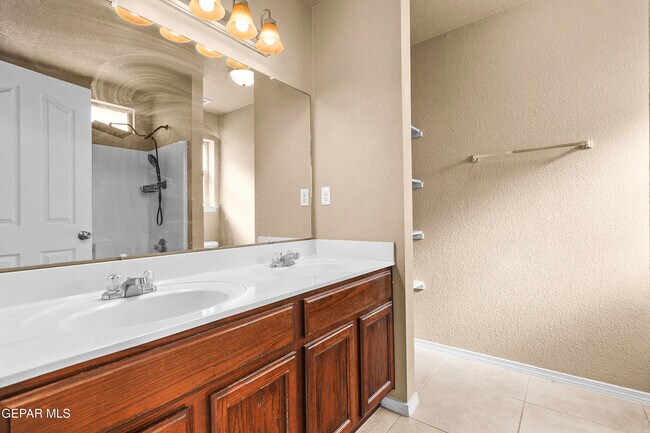 Building Photo - 10720 Canyon Sage Dr