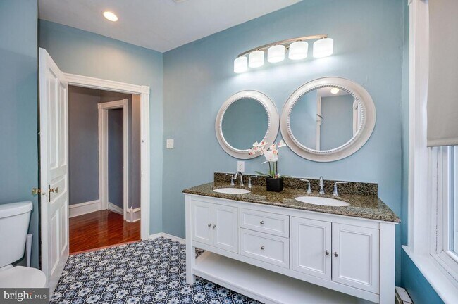 Building Photo - 121 W Arch St