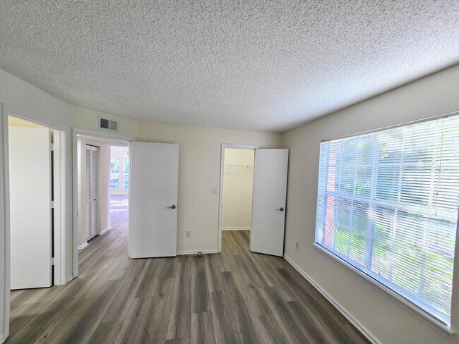 Building Photo - 1125 Crystal Way
