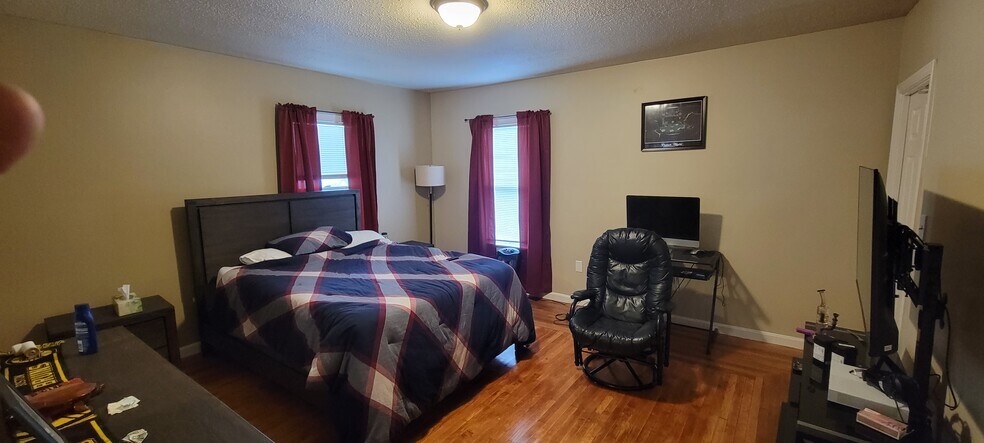 Master bedroom - 811 Walnut St