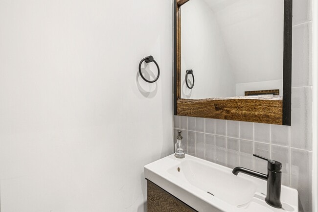 Building Photo - 276 Halsey St