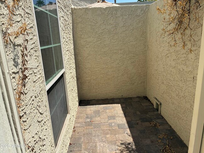 Building Photo - 8437 E San Benito Dr