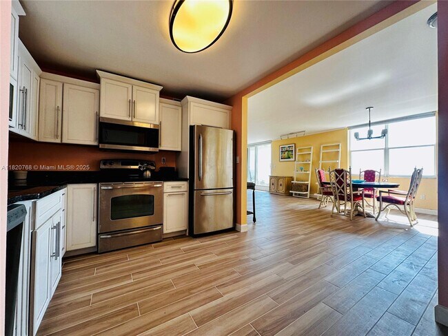 Building Photo - 1401 S Ocean Dr