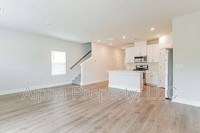 Building Photo - 422 Ellis Mill St