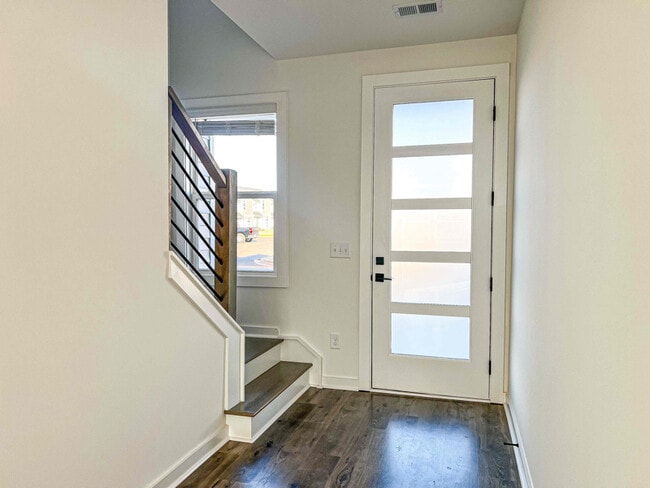 Building Photo - 1222 Westgate Vlg Dr