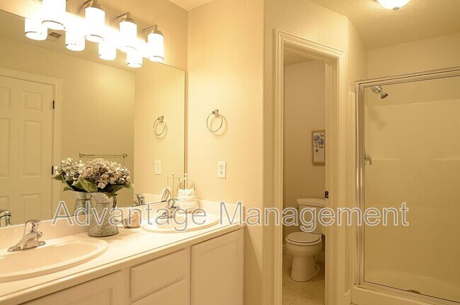 Building Photo - 4044 S Lake Vista Dr