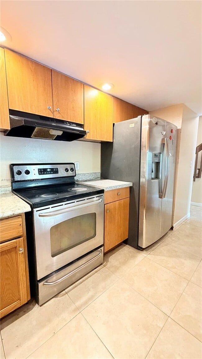 Building Photo - 948 SW 74th Ave